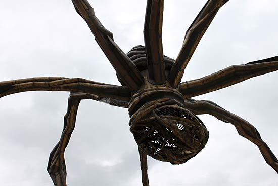 'Mamá', escultura-araña junto al Museo Guggenheim Bilbao.